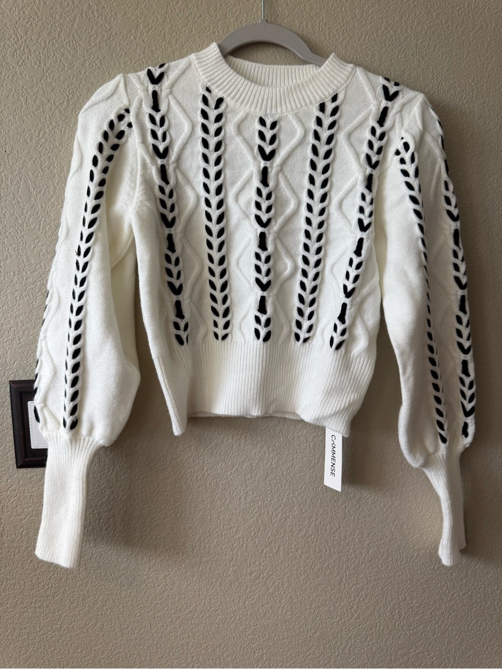 Commense White Crewneck Sweater with Black Knit Accents